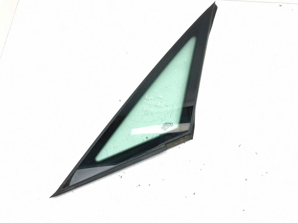 Front triangle window/glass 10A845411