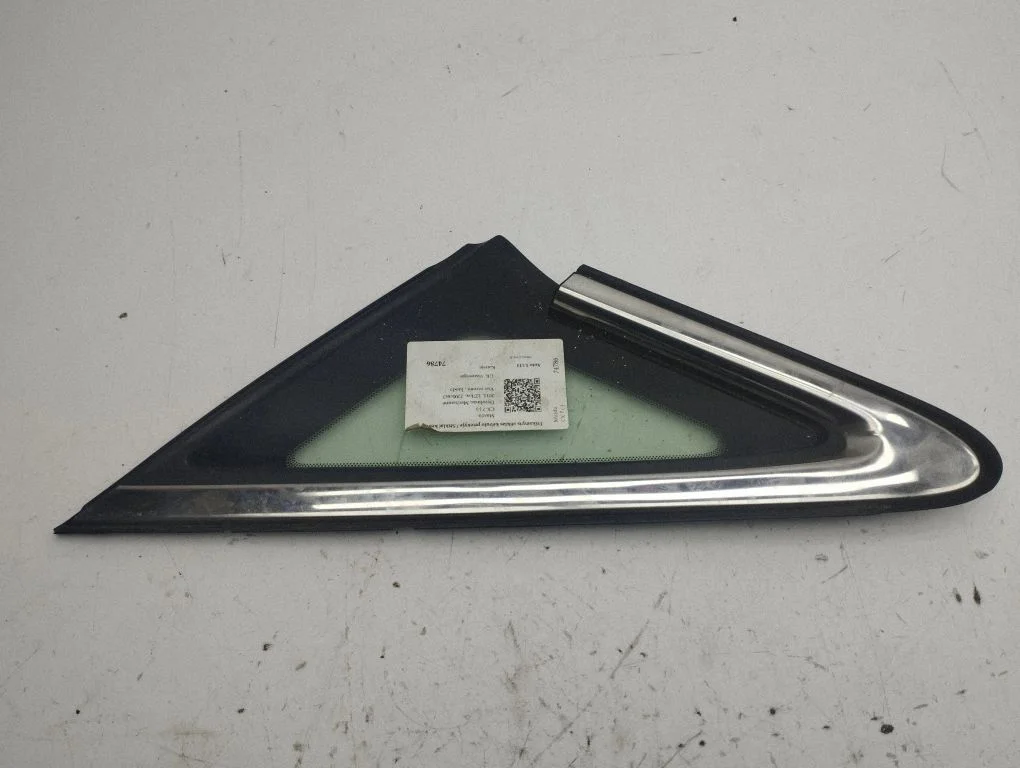 Front triangle window/glass – left
