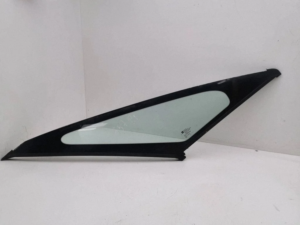 Front triangle window/glass – right