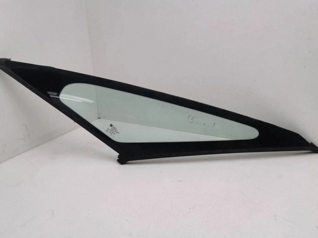 Front triangle window/glass – left
