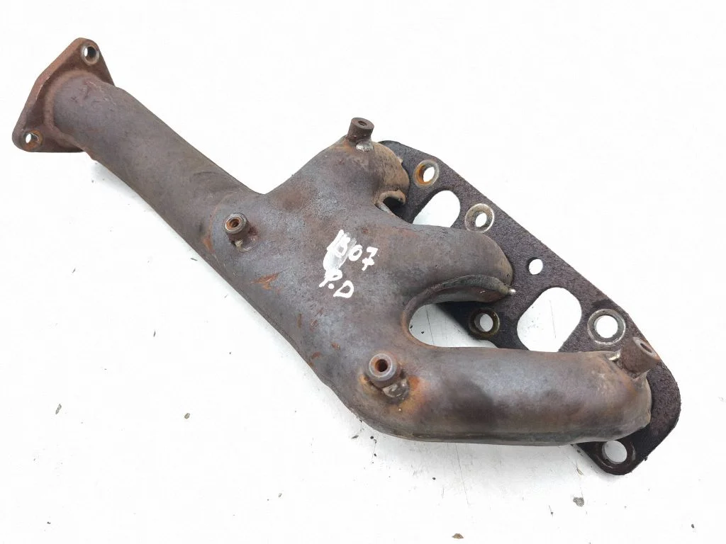 Exhaust manifold – right