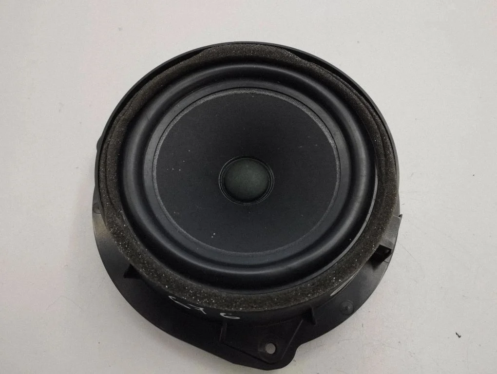 Tagaukse kõlar(id) 83A035411