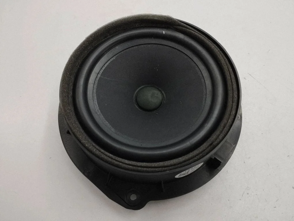 Tagaukse kõlar(id) 83A035411