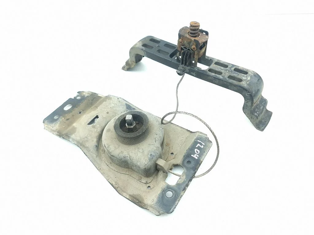 Spare wheel mounting bracket