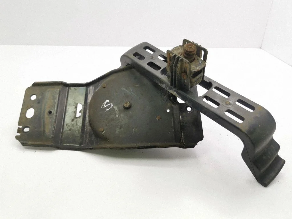 Spare wheel mounting bracket 4535973
