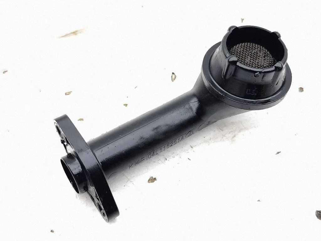 Smok olejowy (rura ssąca) 04L115251A