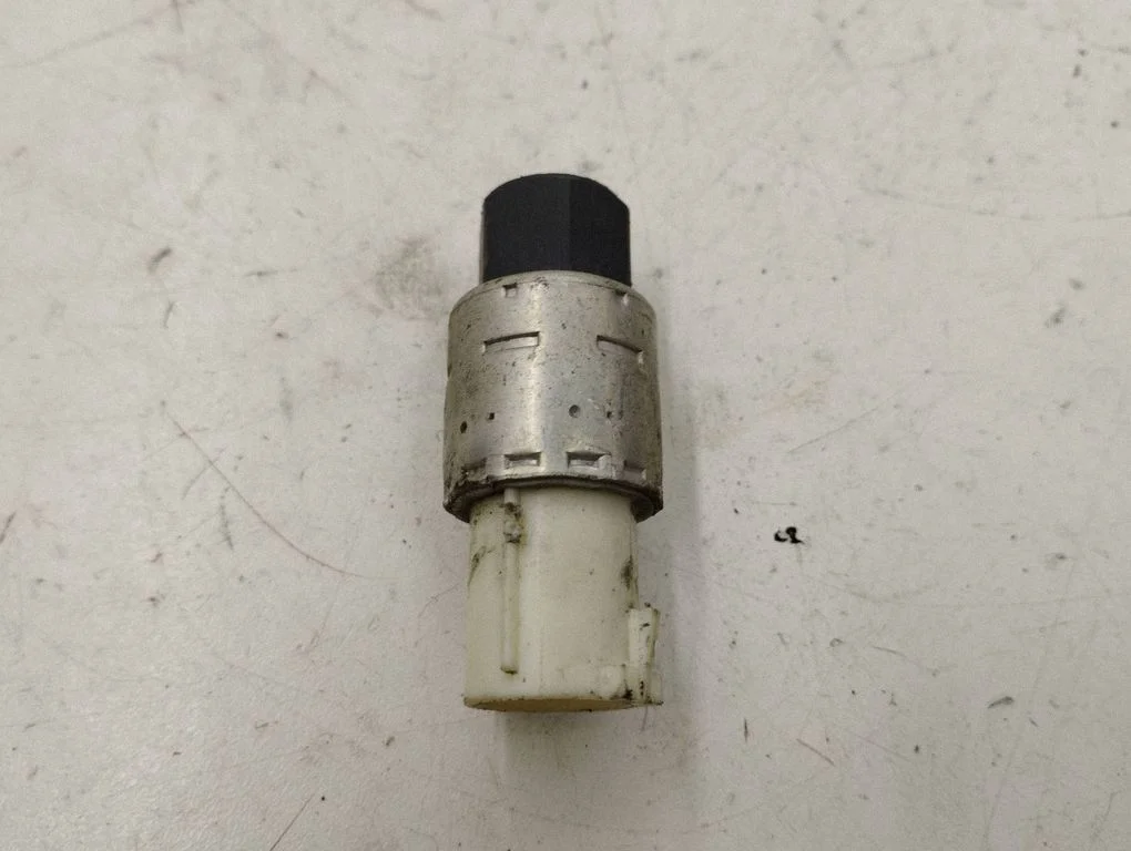 Air conditioning (A/C) pressure sensor 96BW19E561AA