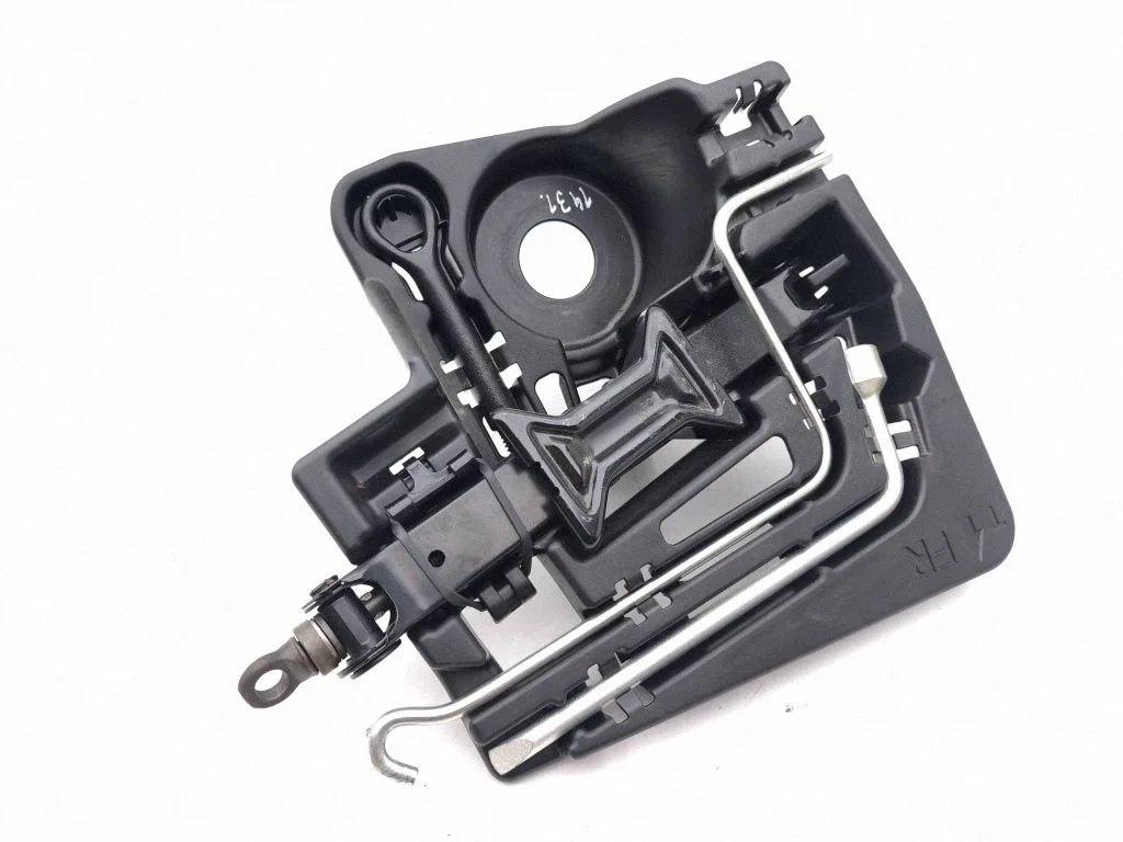 Tool set 6477747030