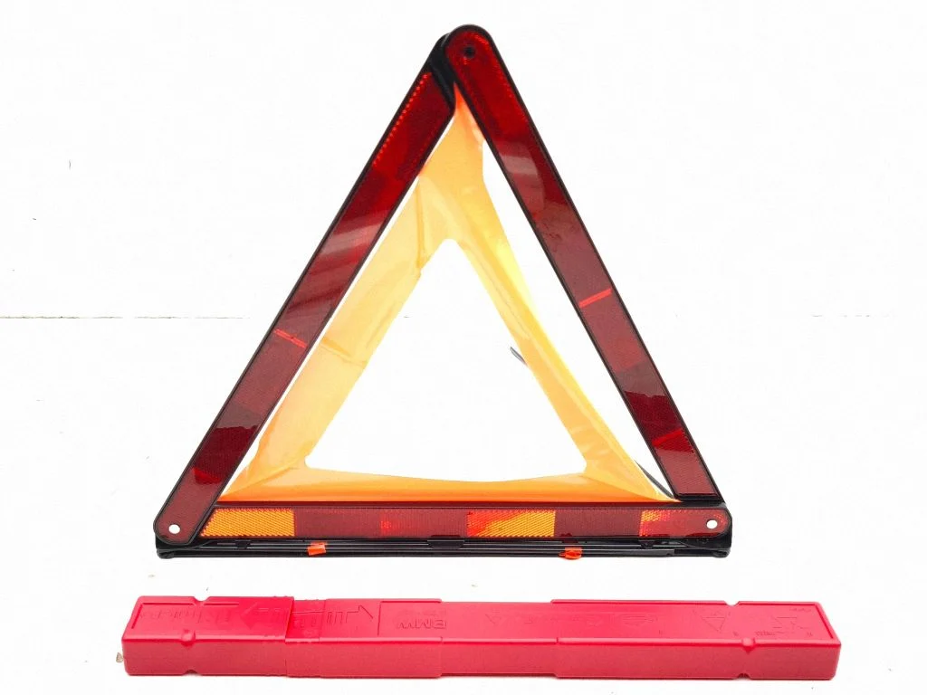 Emergency warning sign 6770487