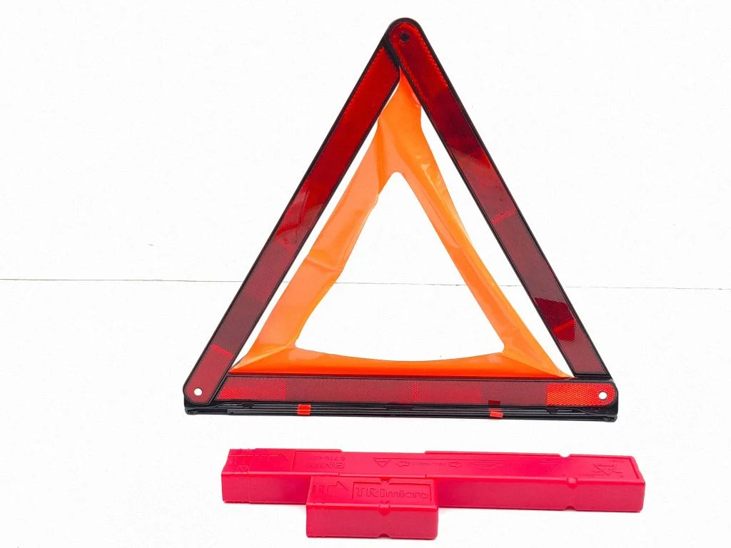 Emergency warning sign 6770487