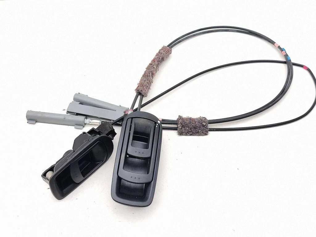 Seat back rest control lever/handle RU001K185