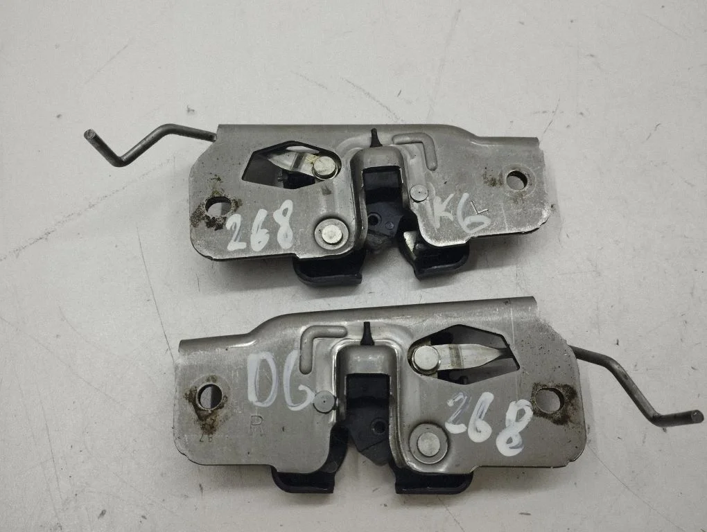 Seat back rest lock catch