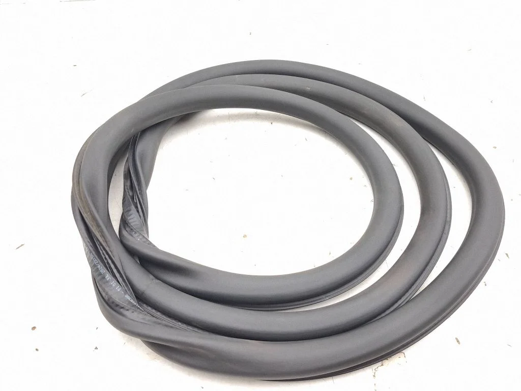 Rubber seal rear door 9841055380