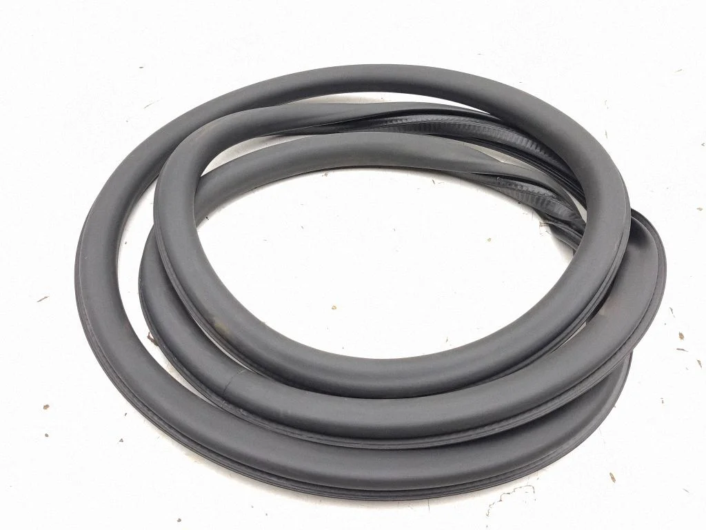 Rubber seal rear door 9841055380