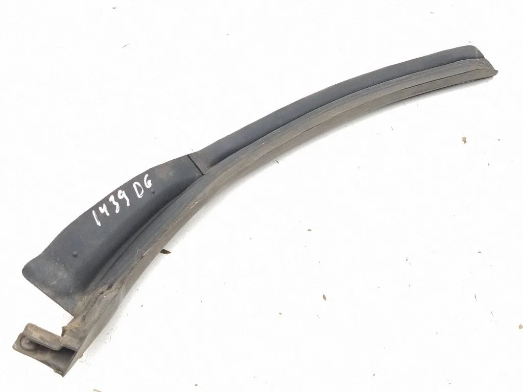 Uszczelka drzwi tylnych K8D225384A