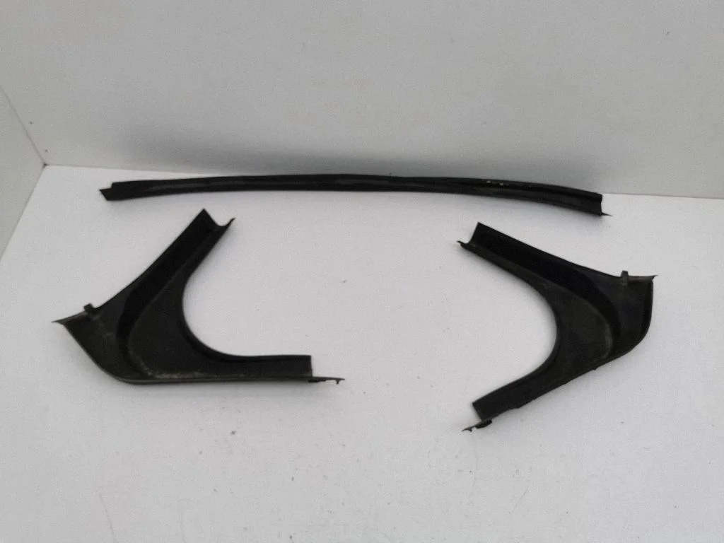 Rubber seal loading door window/glass – Maserati Ghibli (2013-)
