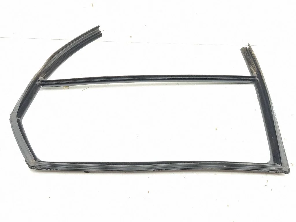 Rubber seal rear door window/glass – left