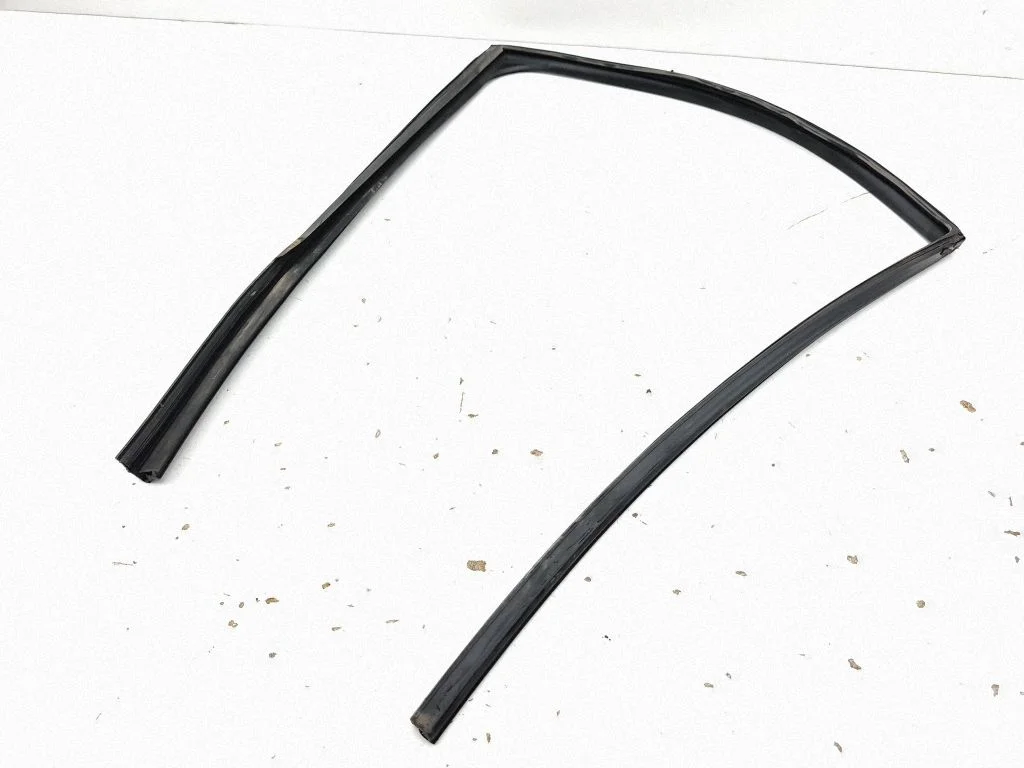 Rubber seal rear door window/glass – Toyota Corolla E210 E21 (2018-)