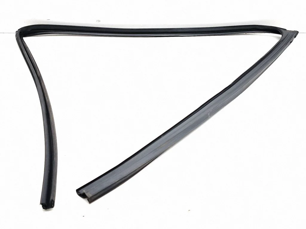 Rubber seal front door (on door) – right