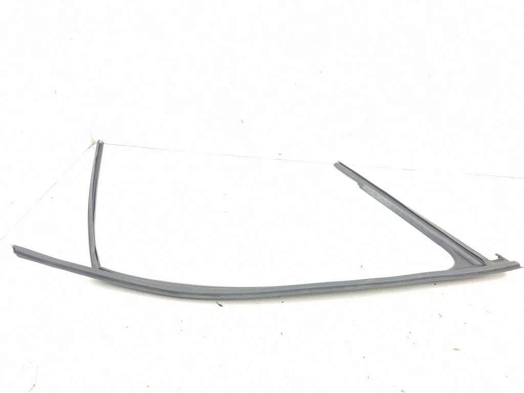 Rubber seal front door window/glass 89A837440A