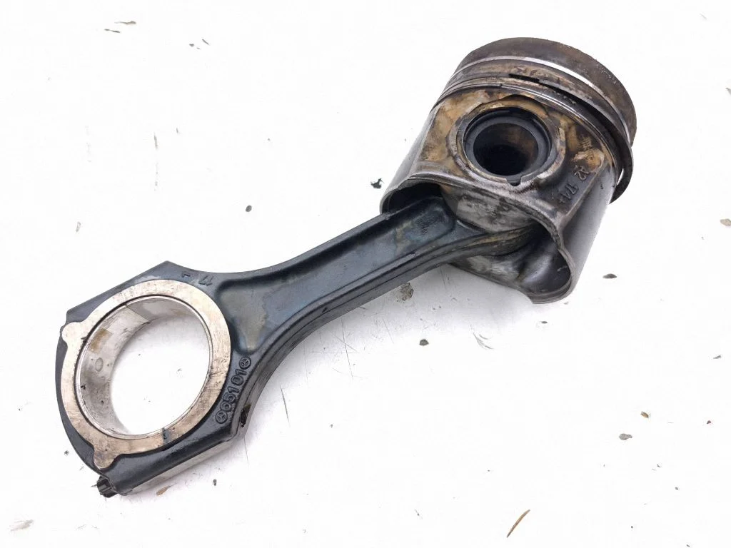 Piston with connecting rod – Mercedes-Benz B-Class W246 W242 (2011-2017)