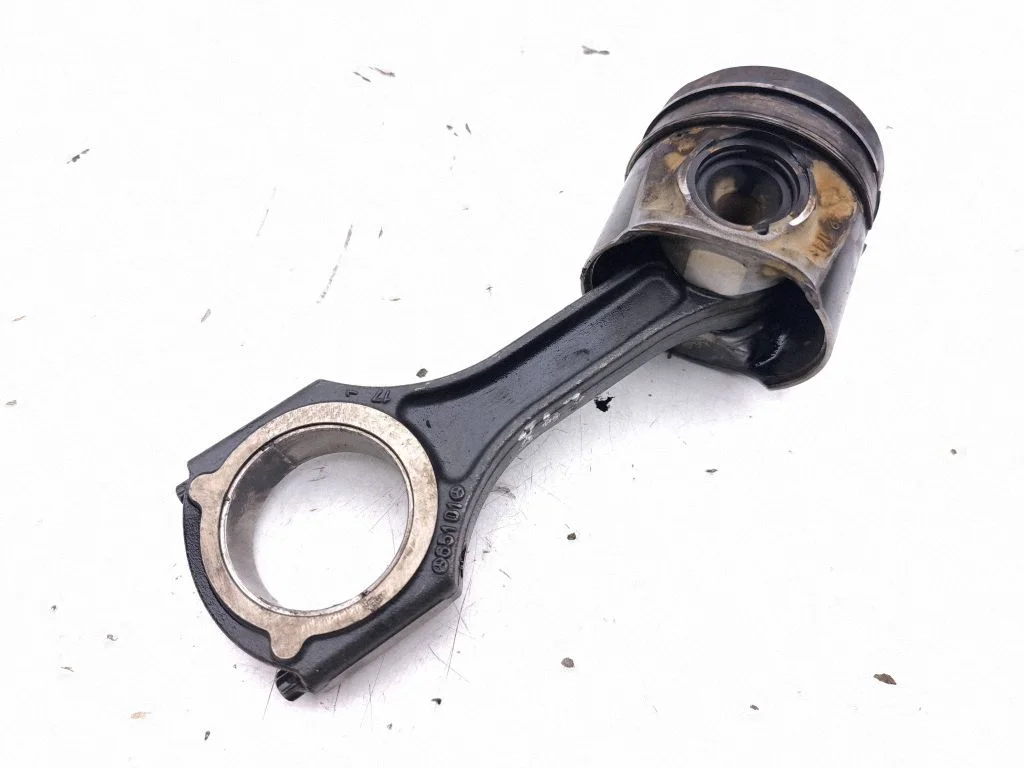 Piston with connecting rod – Mercedes-Benz B-Class W246 W242 (2011-2017)