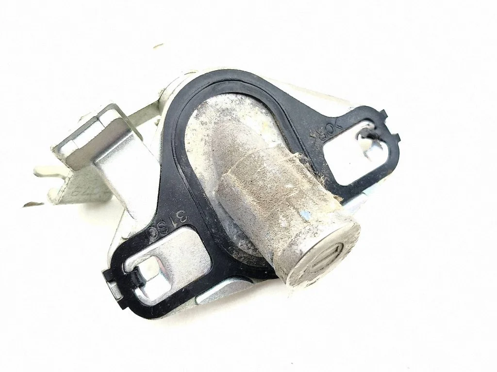 Tailgate exterior lock