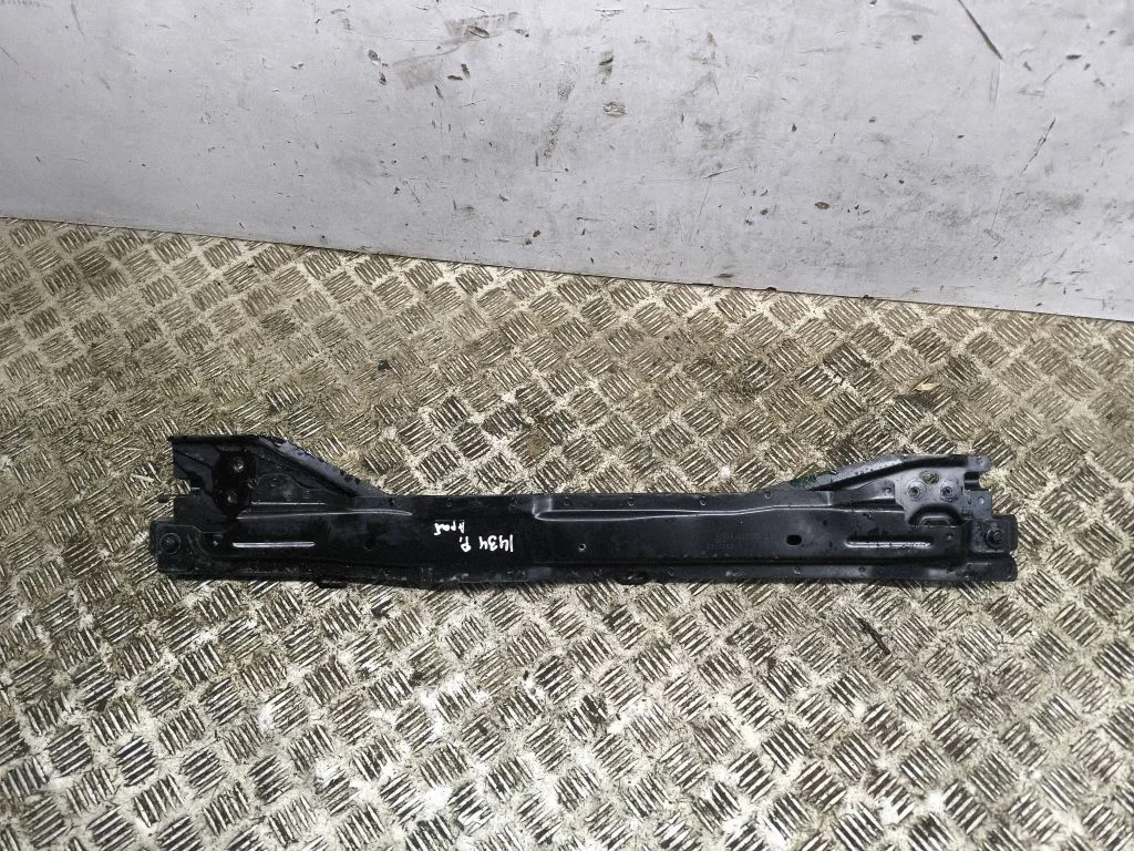 Radiatoru paneļa apakšējā daļa