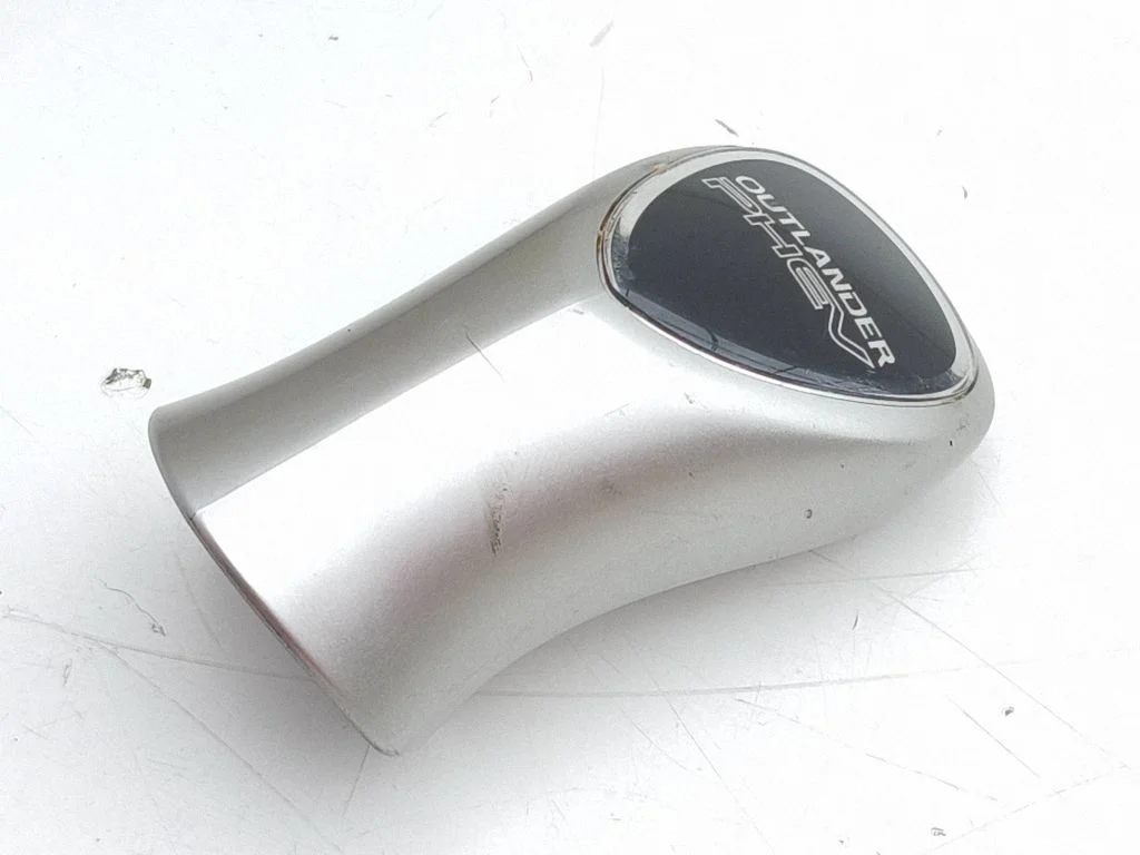Pārnesumu pārslēga sviras apdare (āda, poga)