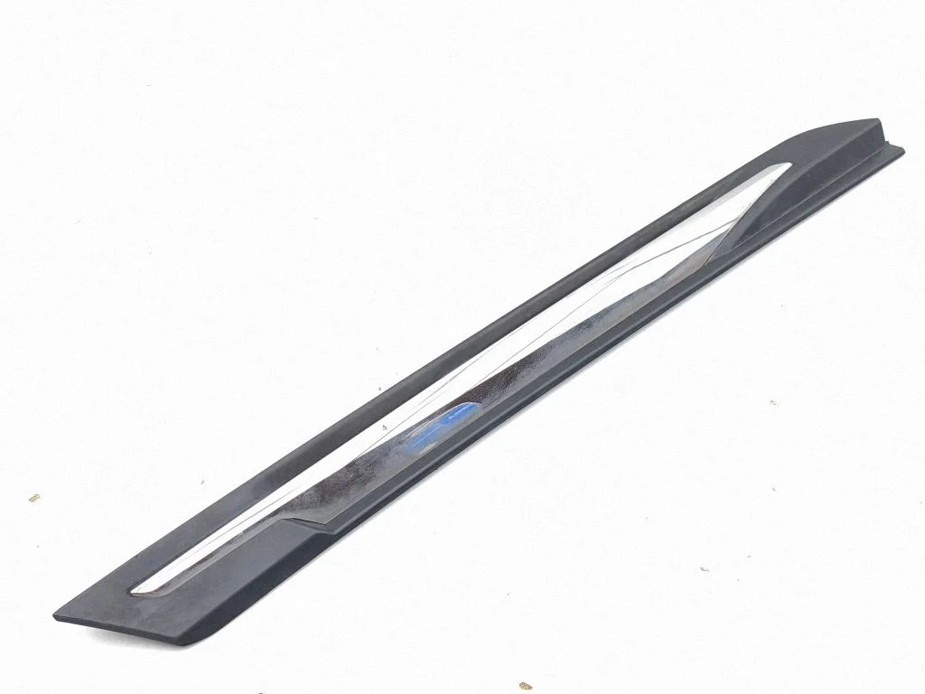 Fender trim (molding) 9814228977