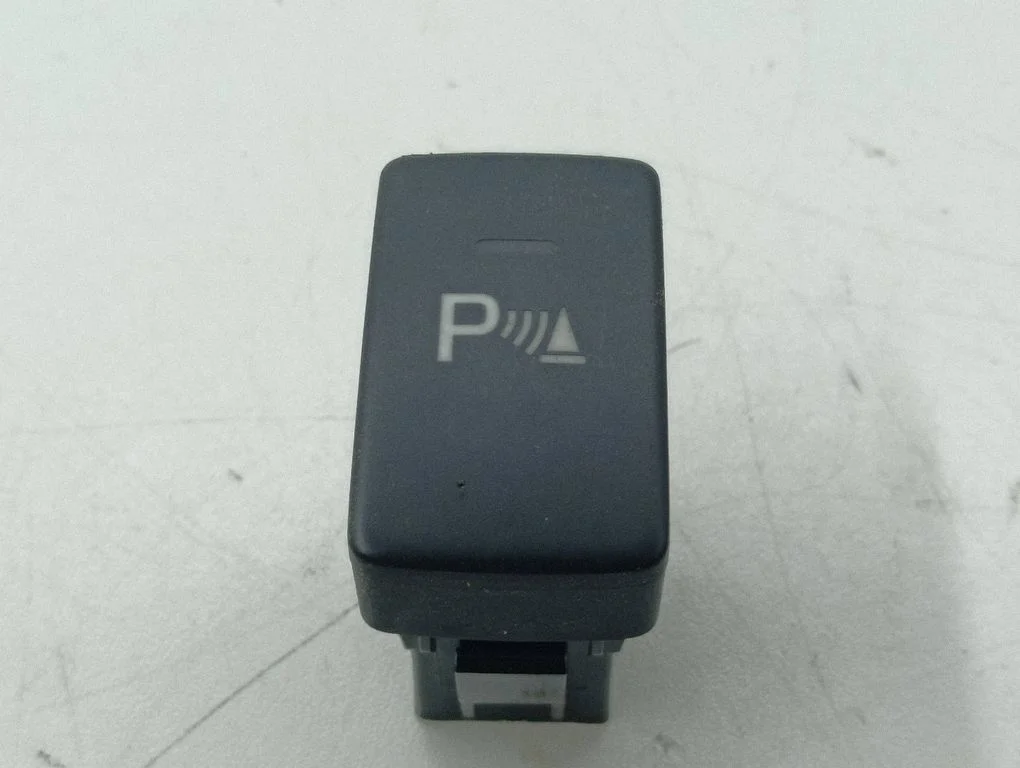 Parkošanās (PDC) sensoru slēdzis M48809