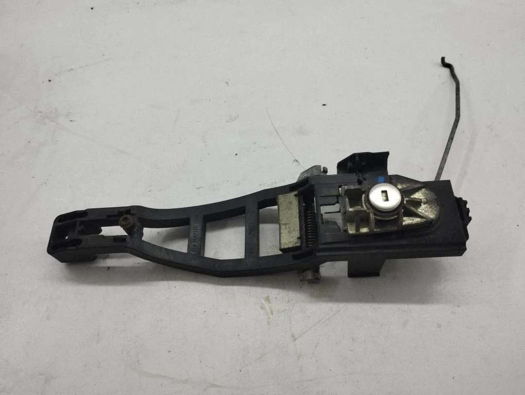 Front door exterior handle/bracket 6M21U224A36