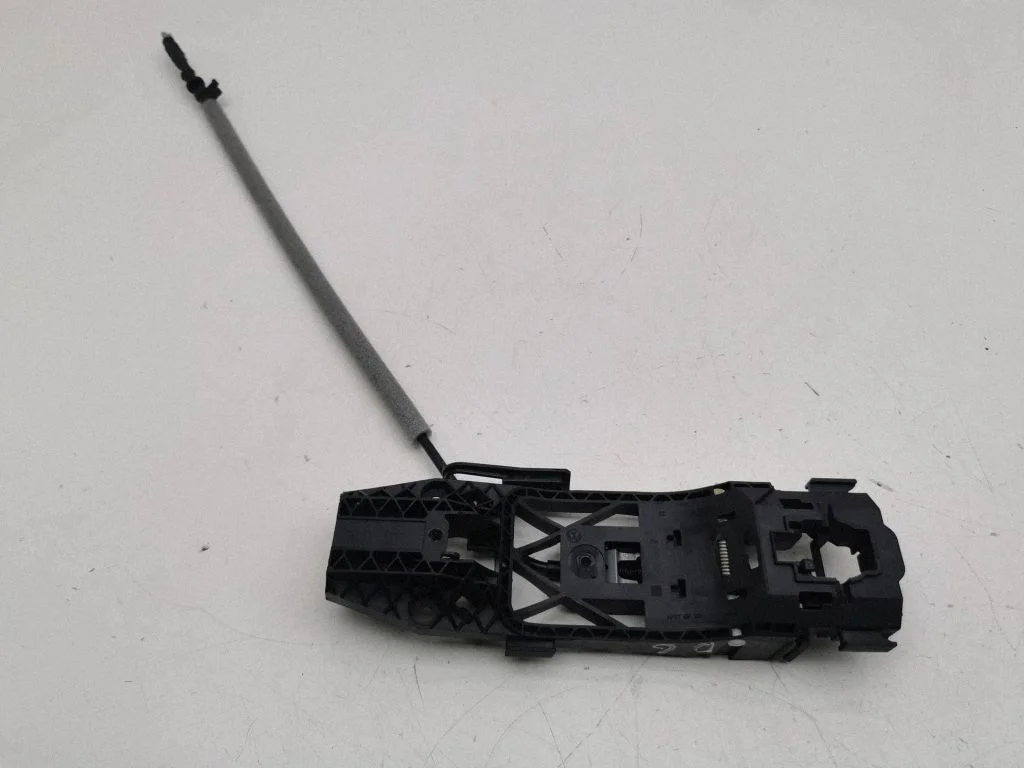 Rear door exterior handle/bracket 8V0839885