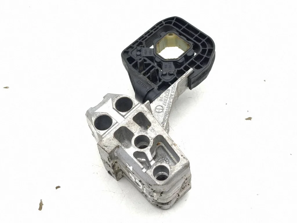 Radiator mount bracket 8737337