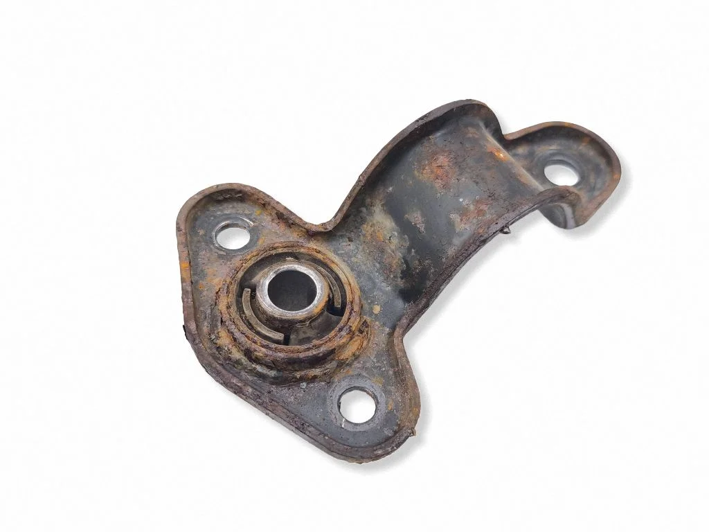 Sway bar bush bracket, front – right