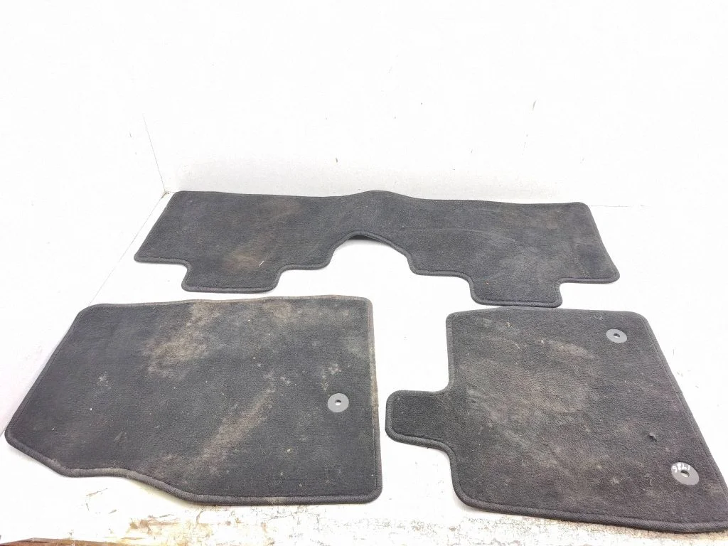 Põrandamattide komplekt LJ8BR13086BAW