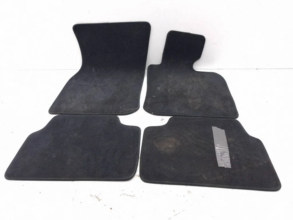 Car floor mat set 7362262