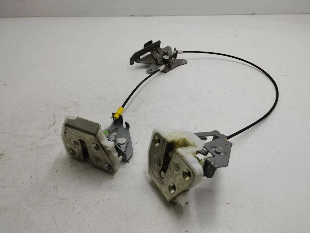 Tailgate lock latch