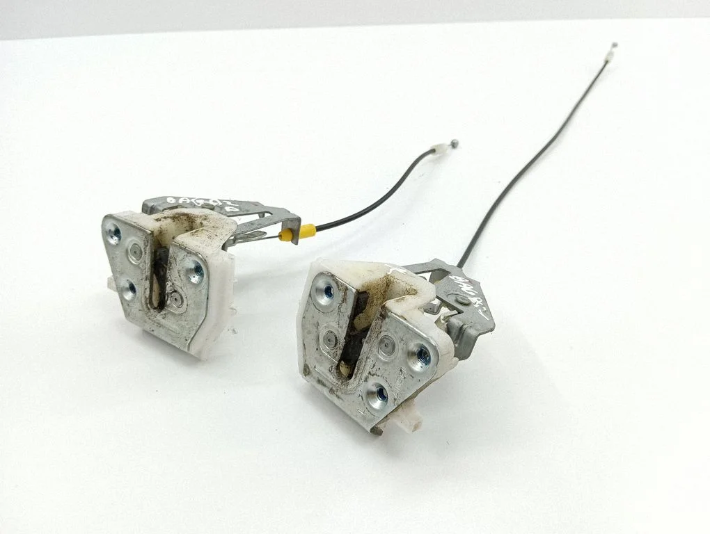Tailgate hinge – Mitsubishi Outlander (2001-2007)