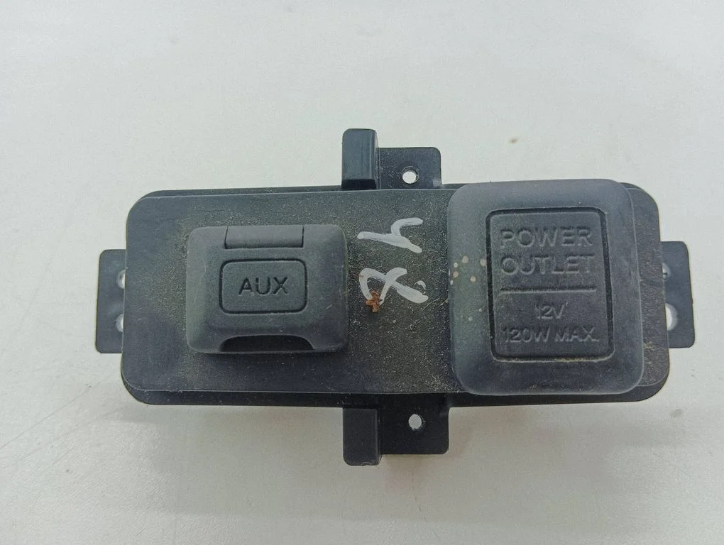 AUX in-socket connector – Honda CR-V (2007-2012)
