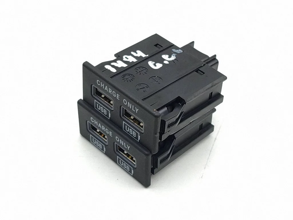 USB ligzda – Maserati Levante (2017-)
