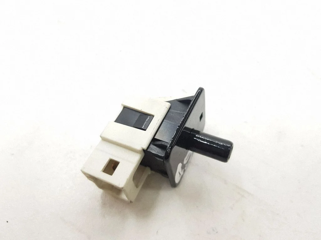 Tagaukse avamise/ sulgemise andur – Mercedes-Benz CLS-klass C219 (2003-2011)