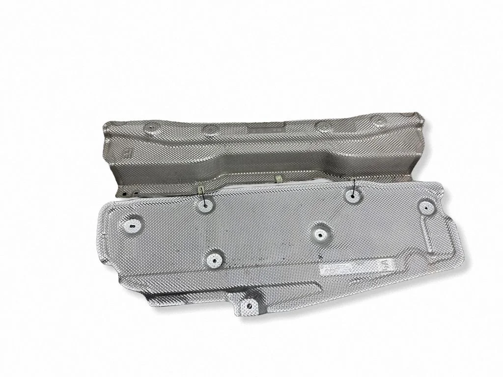 Exhaust heat shield 8498384
