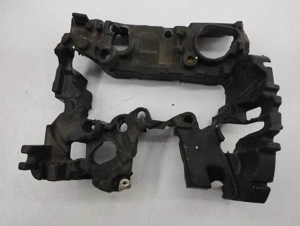 Heat shield in engine bay H6BG9U550AE