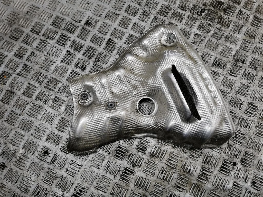 Exhaust heat shield