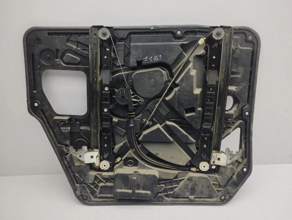 Sliding door electric window regulator – Chrysler Town & Country V (2008-2016)