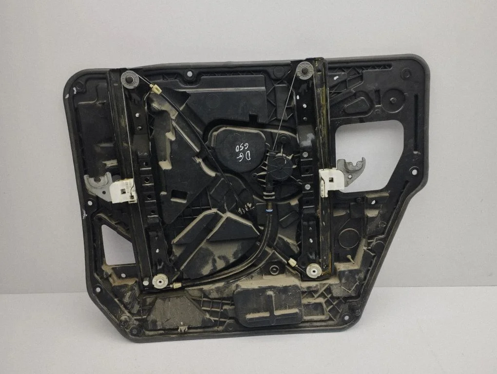 Sliding door electric window regulator – Chrysler Town & Country V (2008-2016)