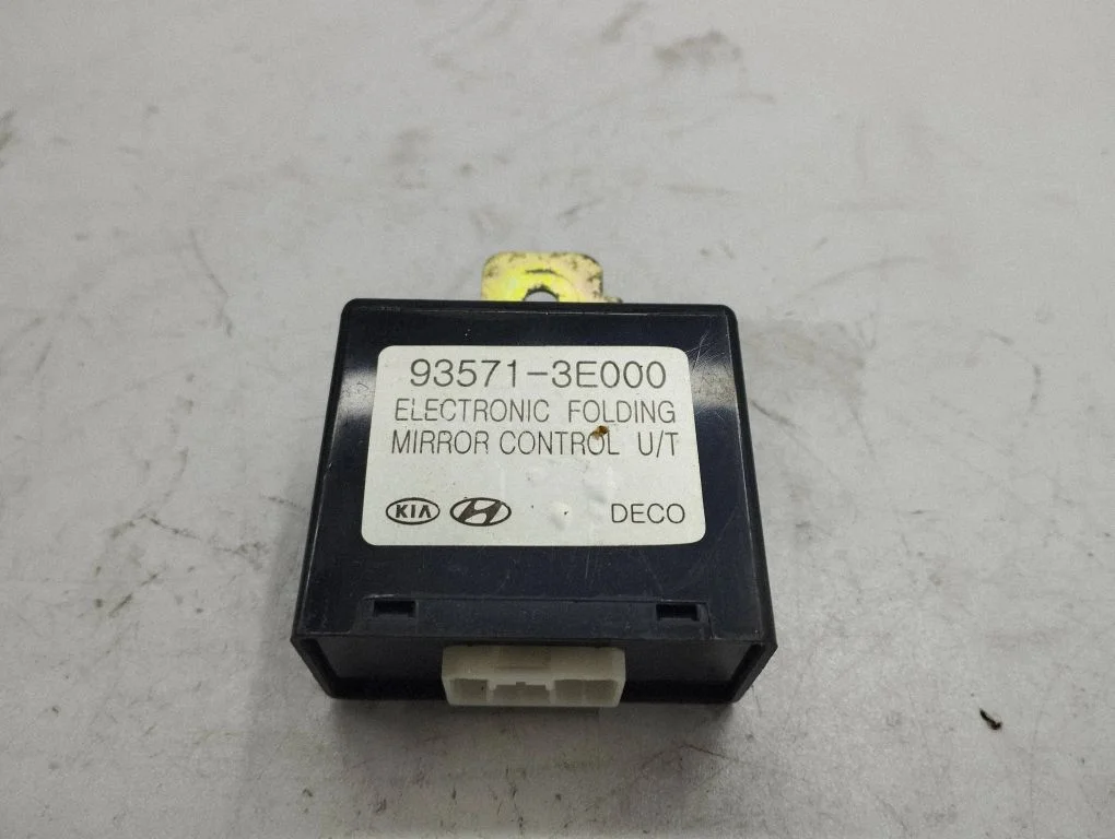 Wing mirror control module 935713E000