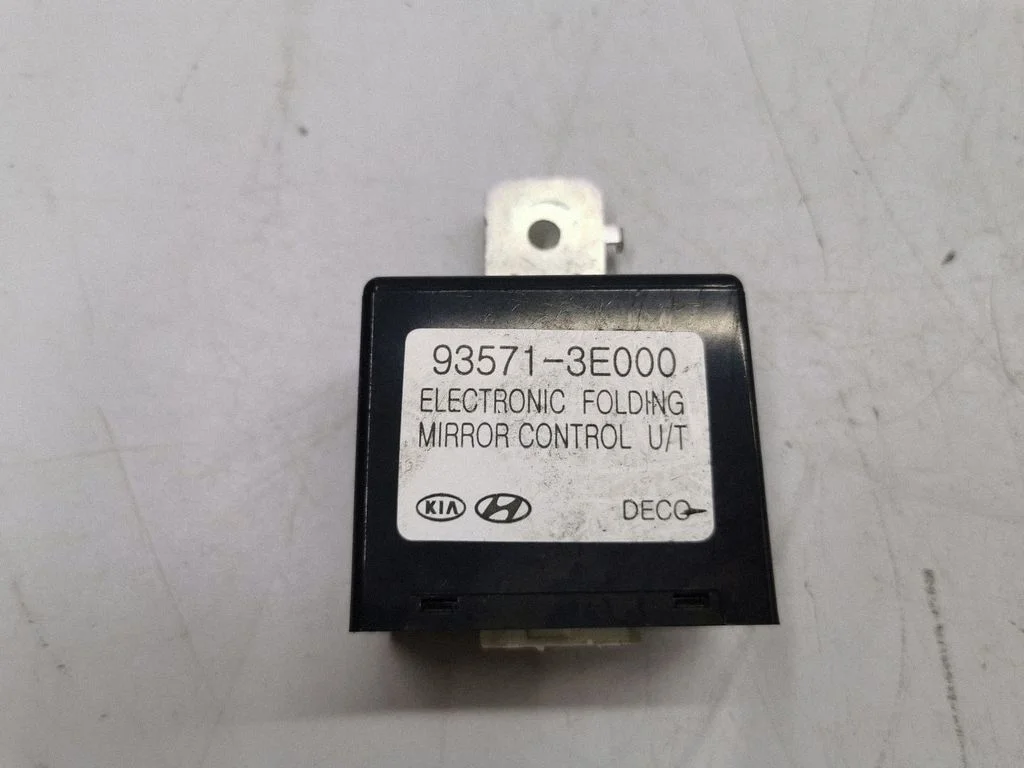 Wing mirror control module 935713E000