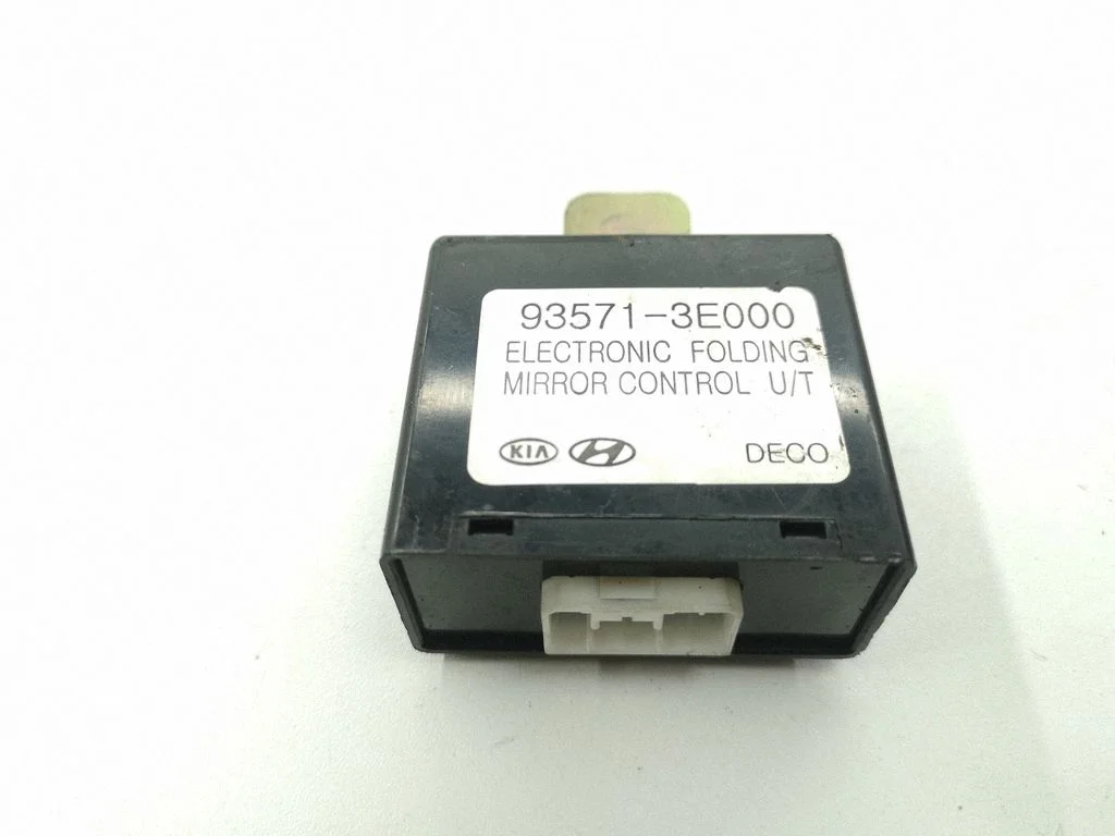 Wing mirror control module 935713E000